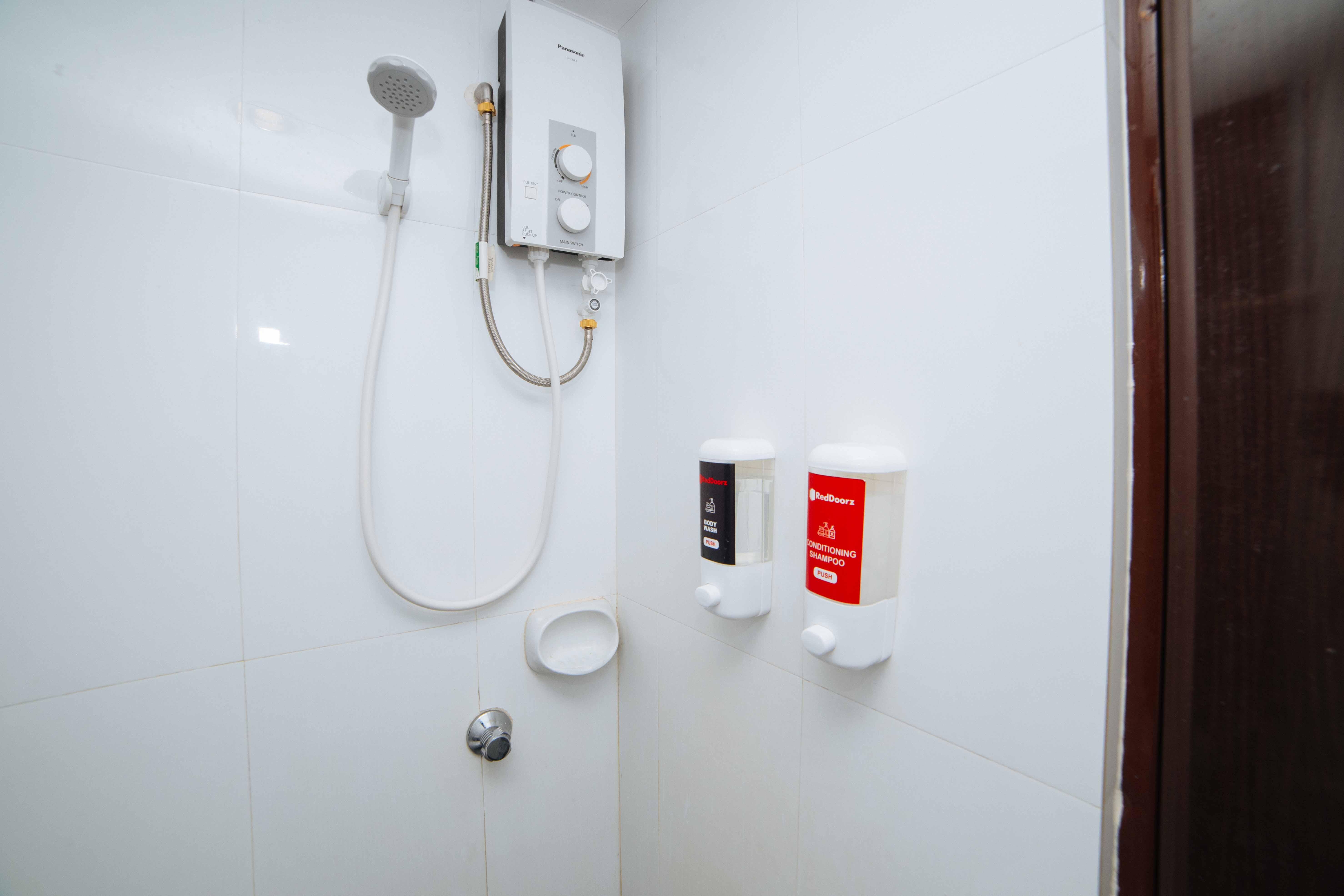Hotel RedDoorz near Bambang Station Manila Zewnętrze zdjęcie