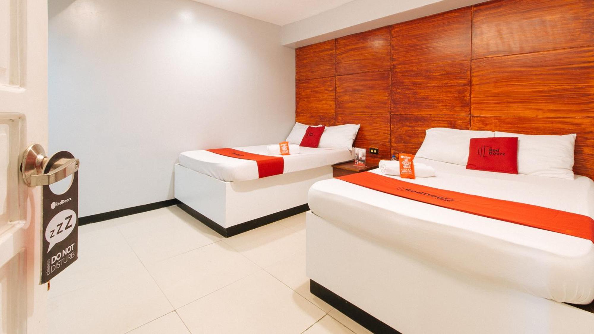 Hotel RedDoorz near Bambang Station Manila Zewnętrze zdjęcie