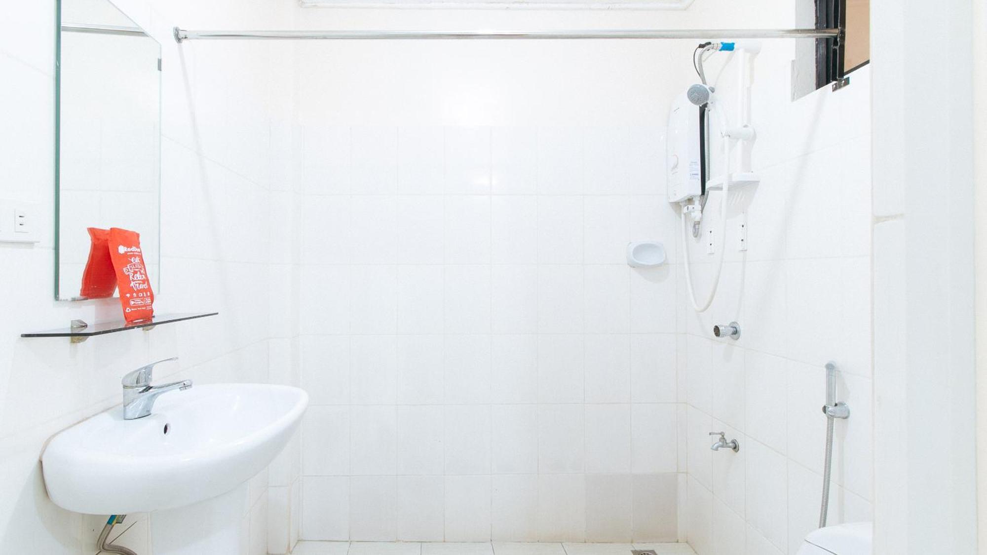 Hotel RedDoorz near Bambang Station Manila Zewnętrze zdjęcie