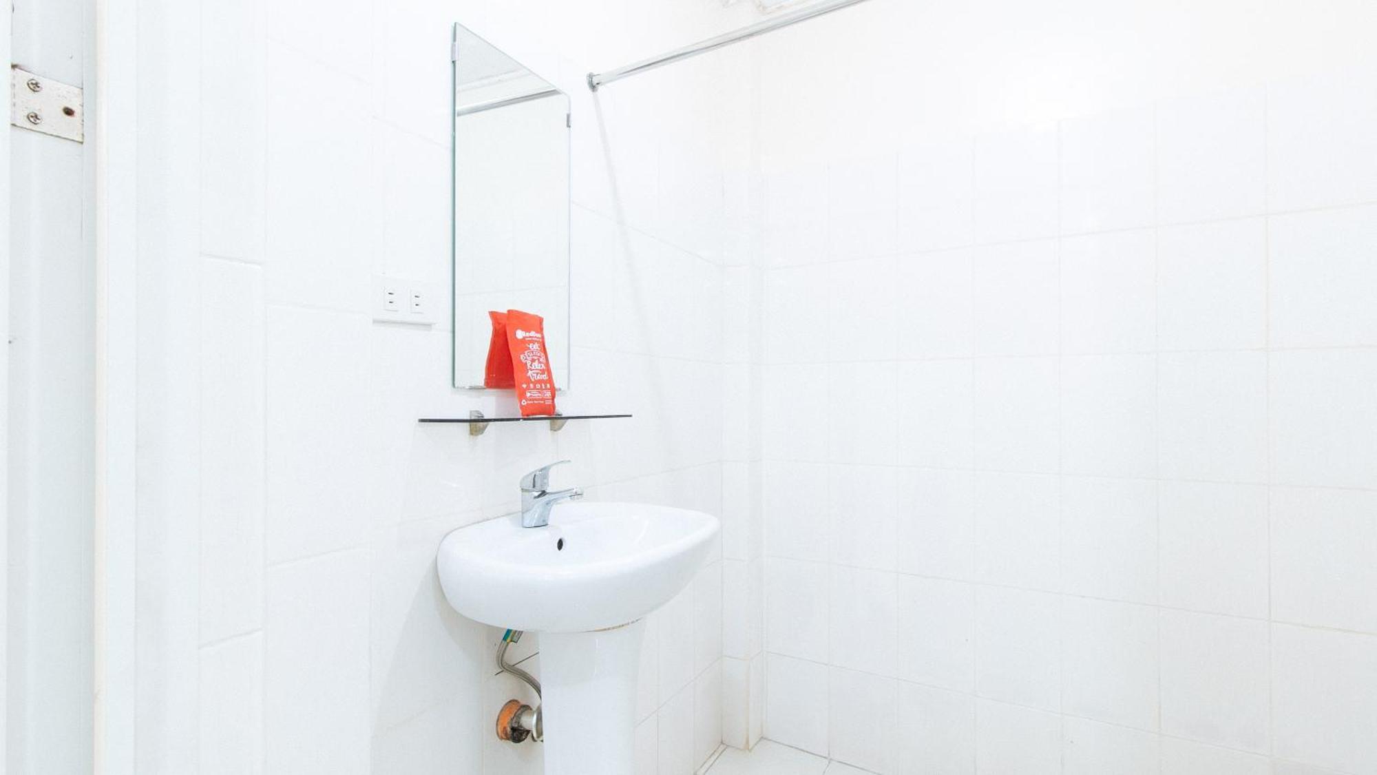 Hotel RedDoorz near Bambang Station Manila Zewnętrze zdjęcie