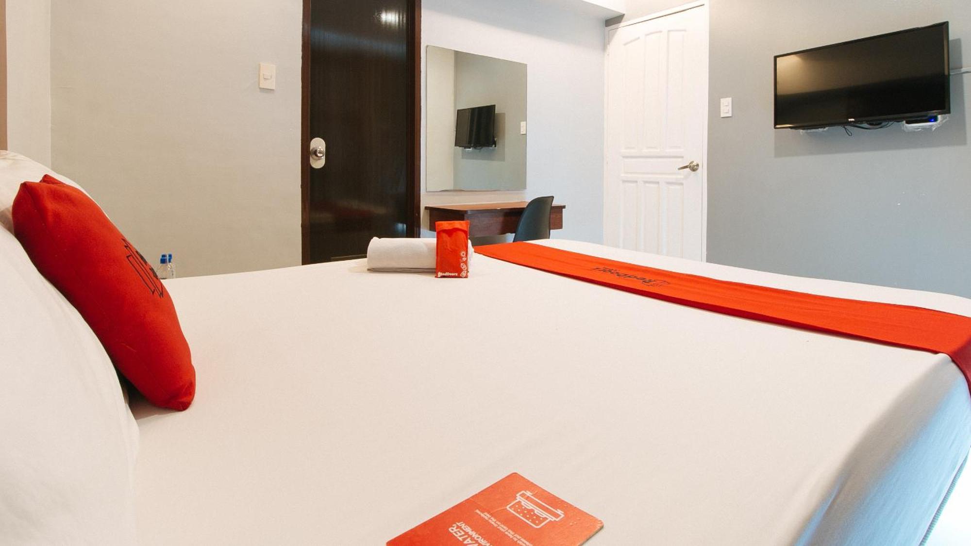 Hotel RedDoorz near Bambang Station Manila Zewnętrze zdjęcie