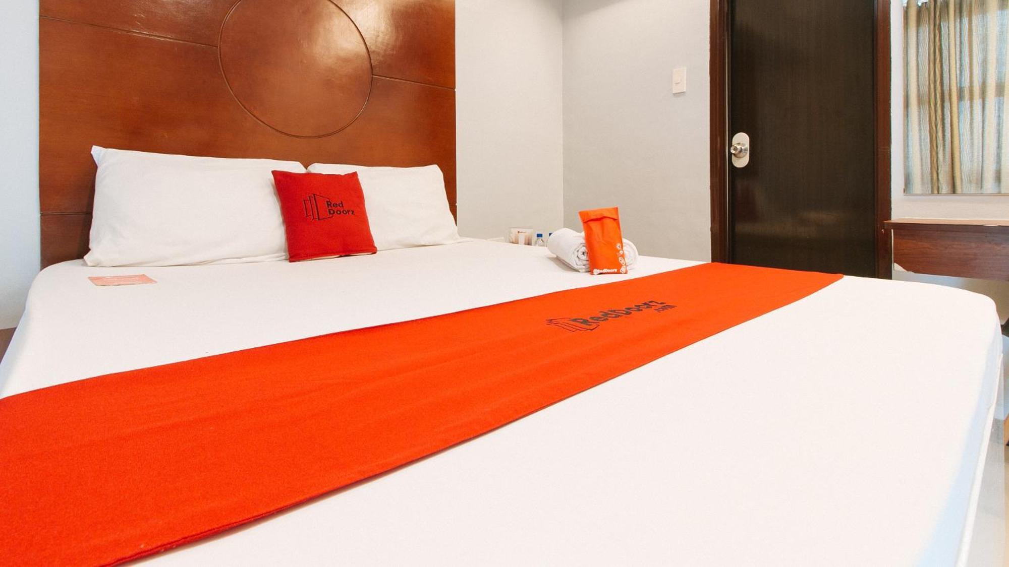 Hotel RedDoorz near Bambang Station Manila Zewnętrze zdjęcie