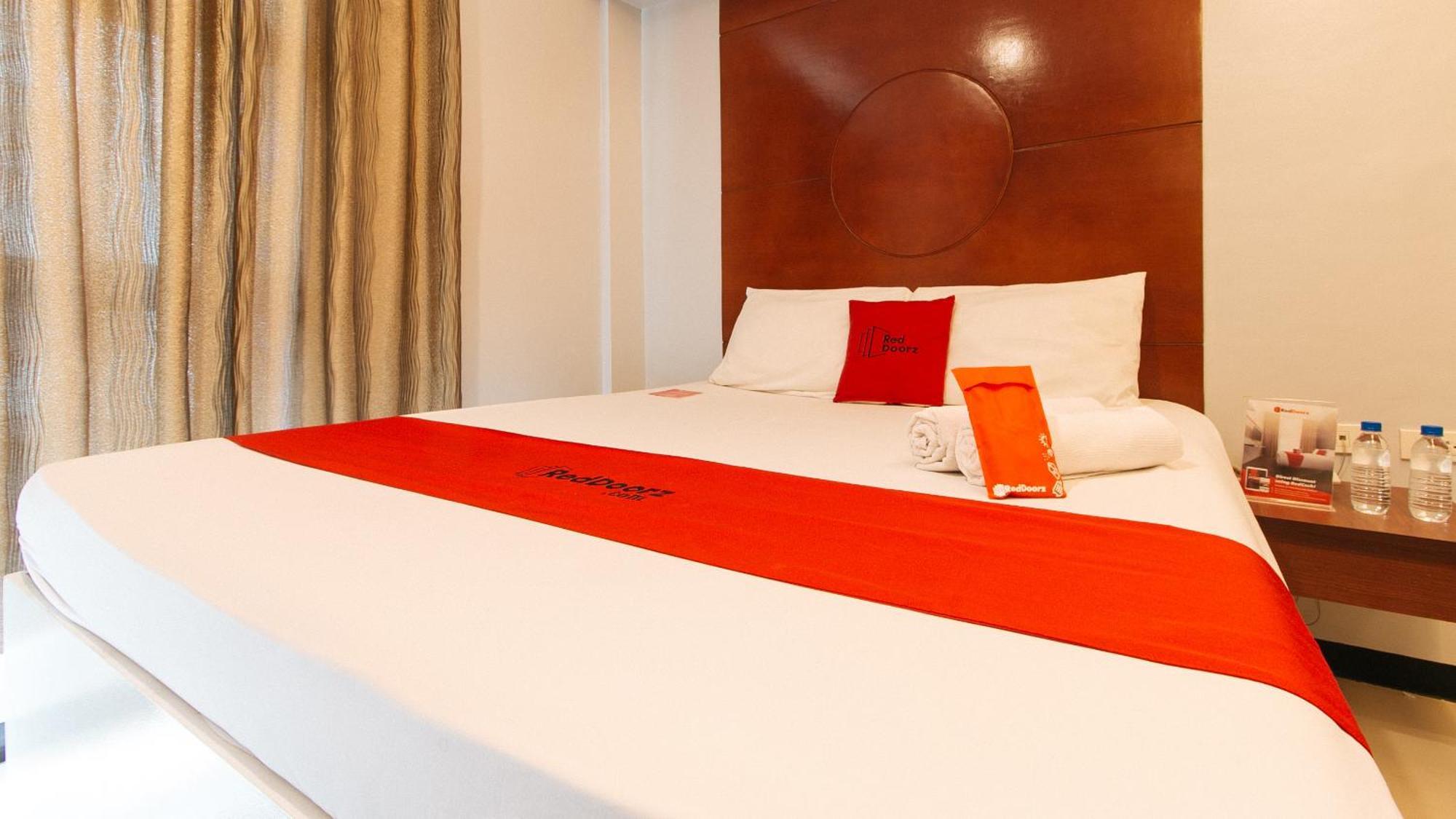 Hotel RedDoorz near Bambang Station Manila Zewnętrze zdjęcie