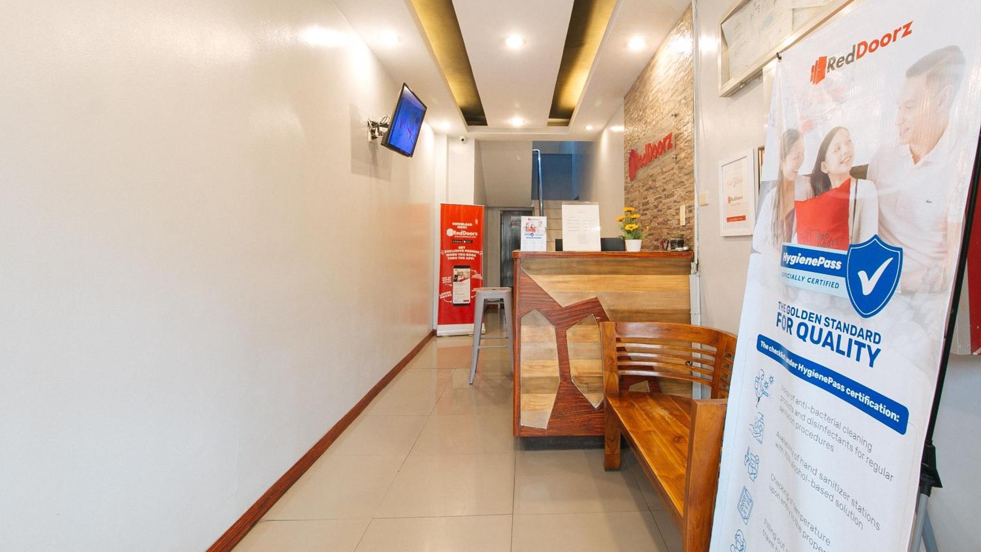 Hotel RedDoorz near Bambang Station Manila Zewnętrze zdjęcie