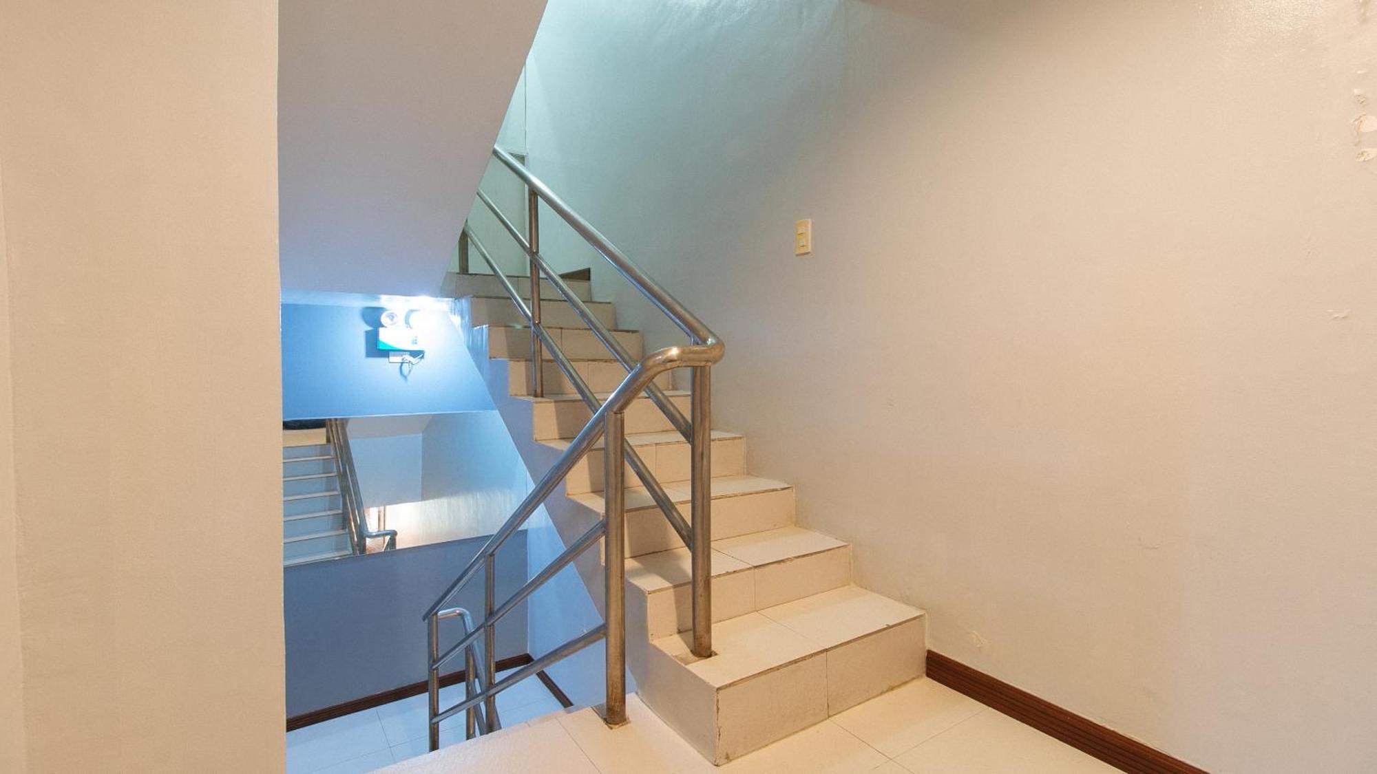 Hotel RedDoorz near Bambang Station Manila Zewnętrze zdjęcie