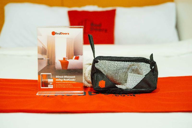 Hotel RedDoorz near Bambang Station Manila Zewnętrze zdjęcie